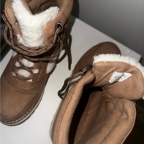 Boots - Picture 3 of 7